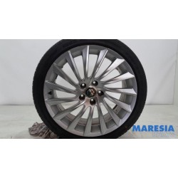 Alfa Romeo - Giulietta - Sportvelgenset + banden