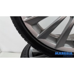 Alfa Romeo - Giulietta - Sportvelgenset + banden