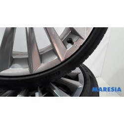 Alfa Romeo - Giulietta - Sportvelgenset + banden