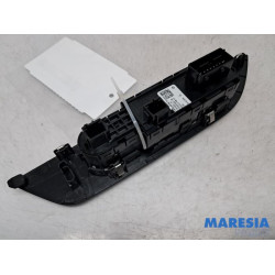 Peugeot - 208 - Multi-functional window switch