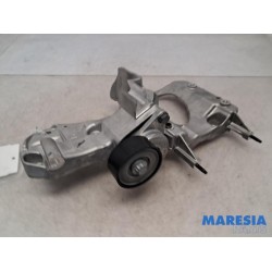 Peugeot - 208 - Alternator upper bracket