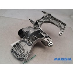 Peugeot - 208 - Alternator upper bracket