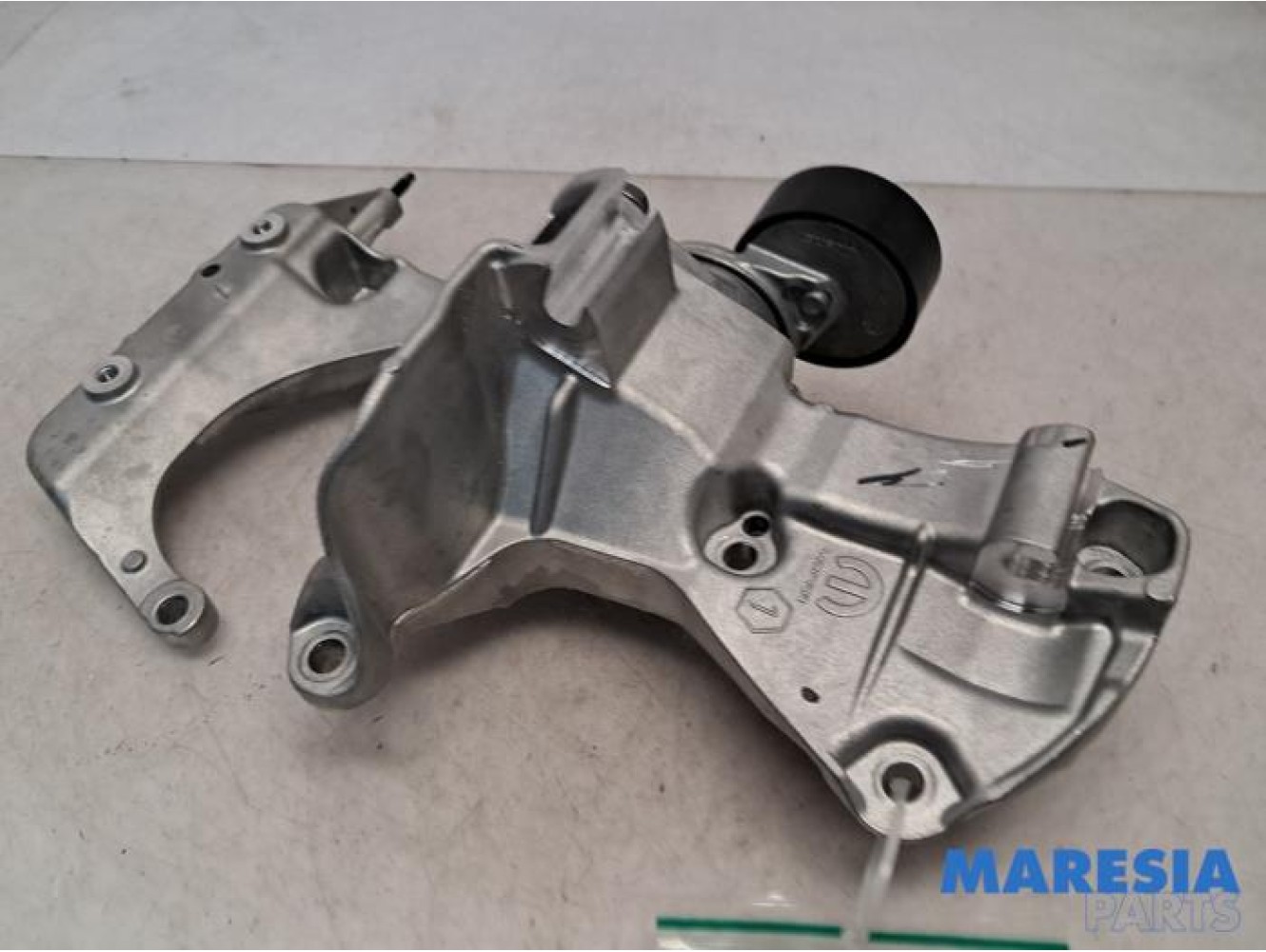 Peugeot - 208 - Alternator upper bracket