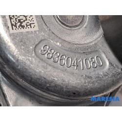 Peugeot - 208 - Alternator upper bracket