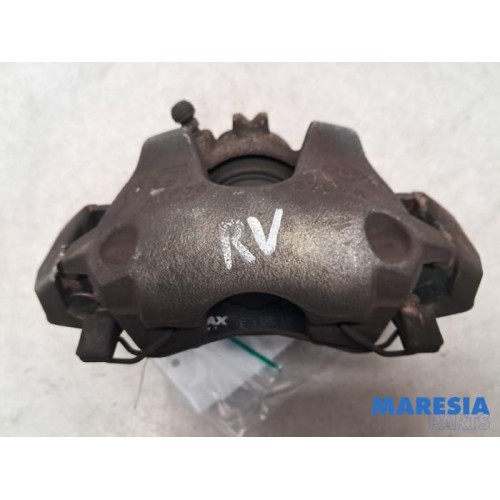 Renault - Clio - Front brake calliper, right