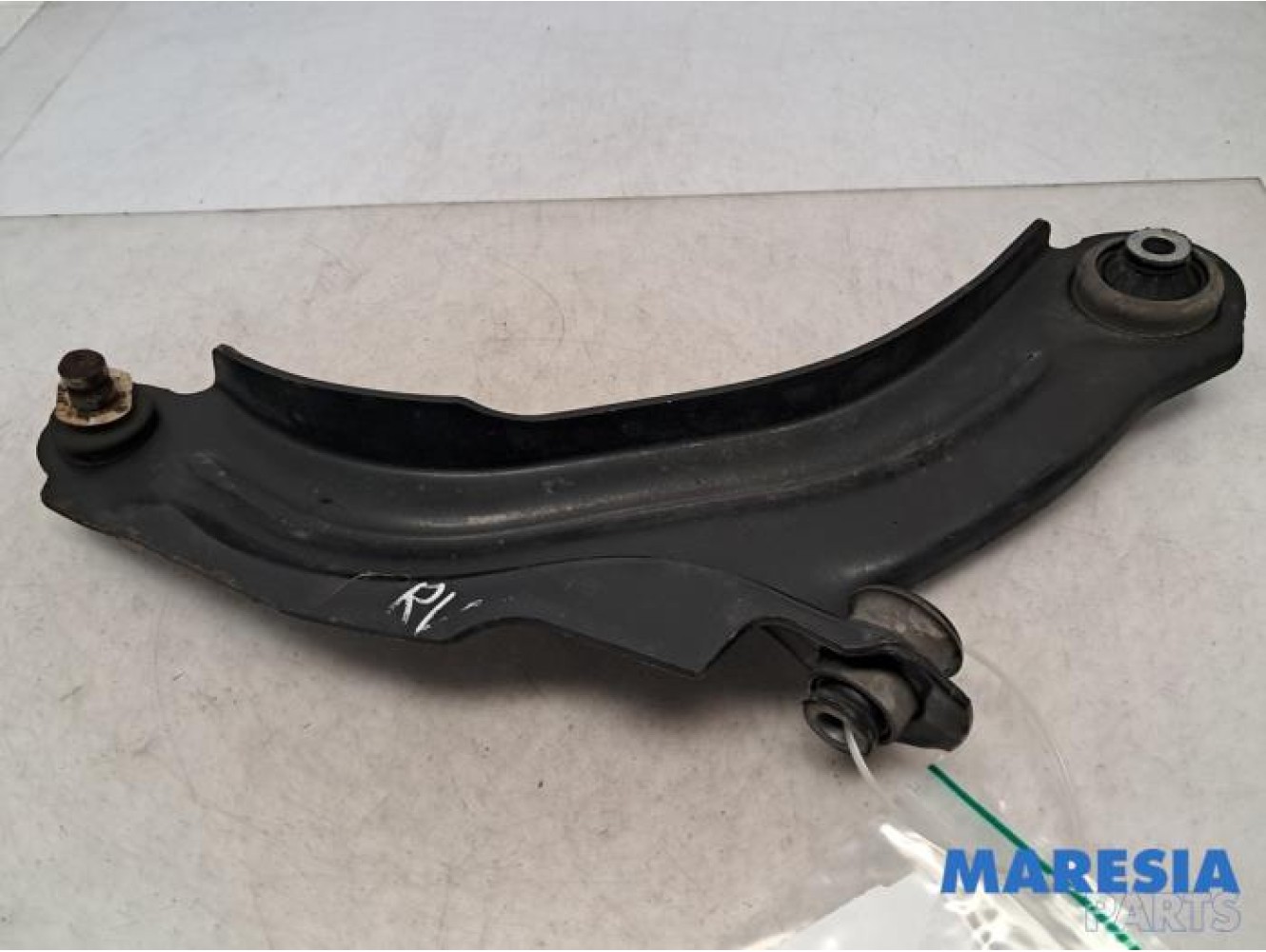 Renault - Clio - Front lower wishbone, right