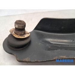 Renault - Clio - Front lower wishbone, right