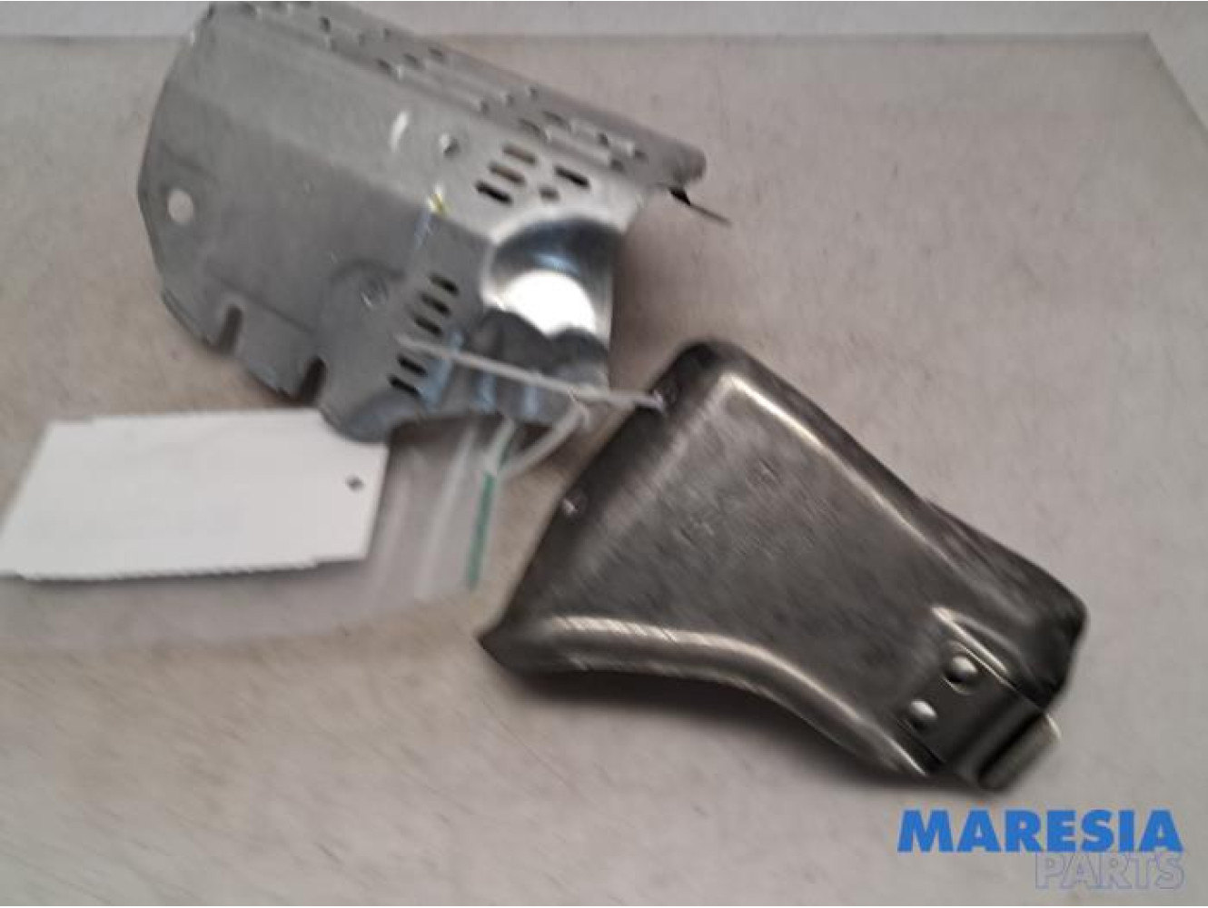 Peugeot - 208 - Hitzeschild Auspuff