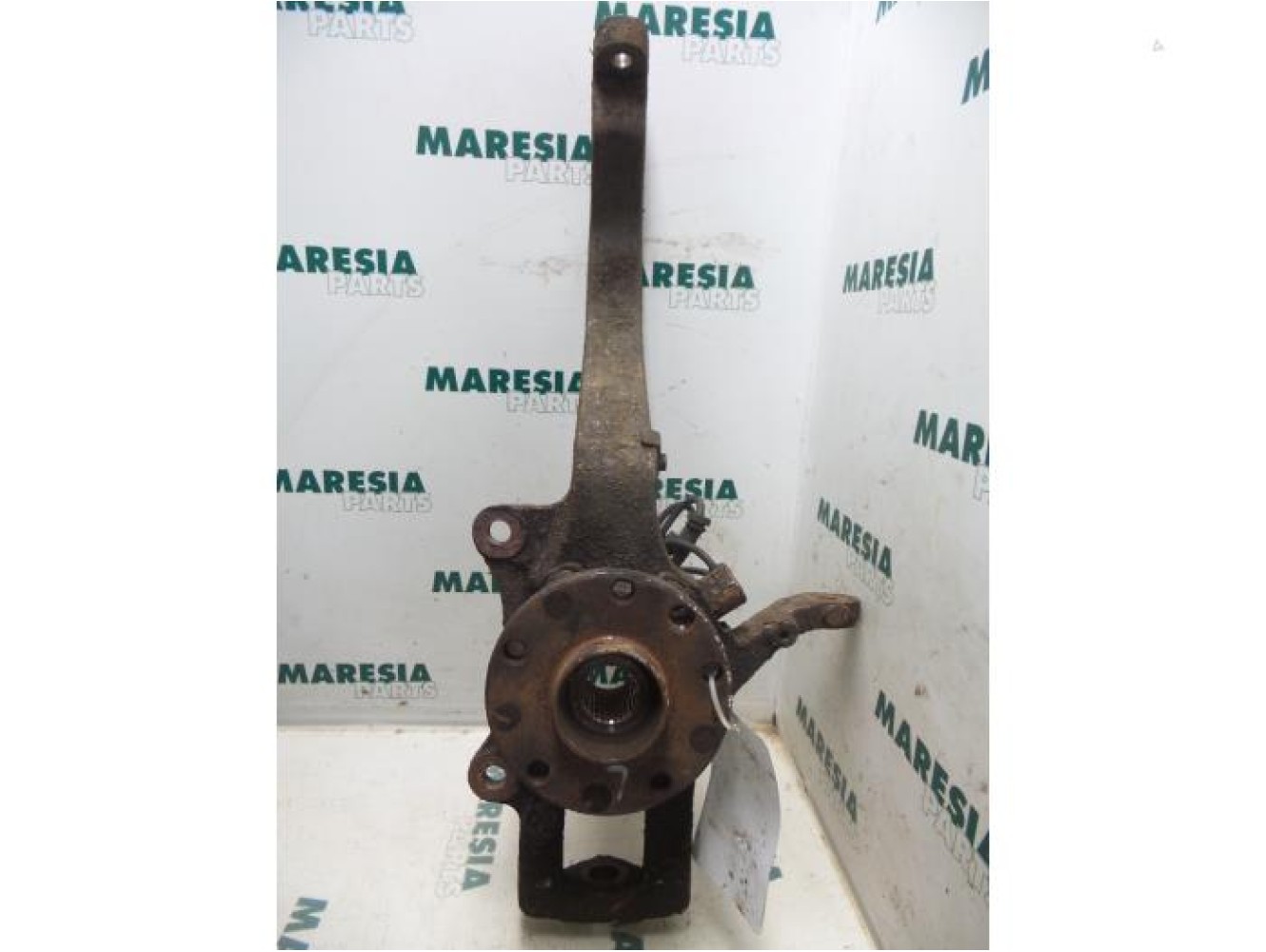 Alfa Romeo - 166 - Fusee links-voor