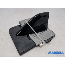 Peugeot - 208 - Antenna