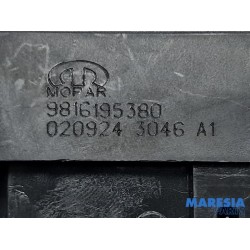 Peugeot - 208 - Tailgate lock mechanism