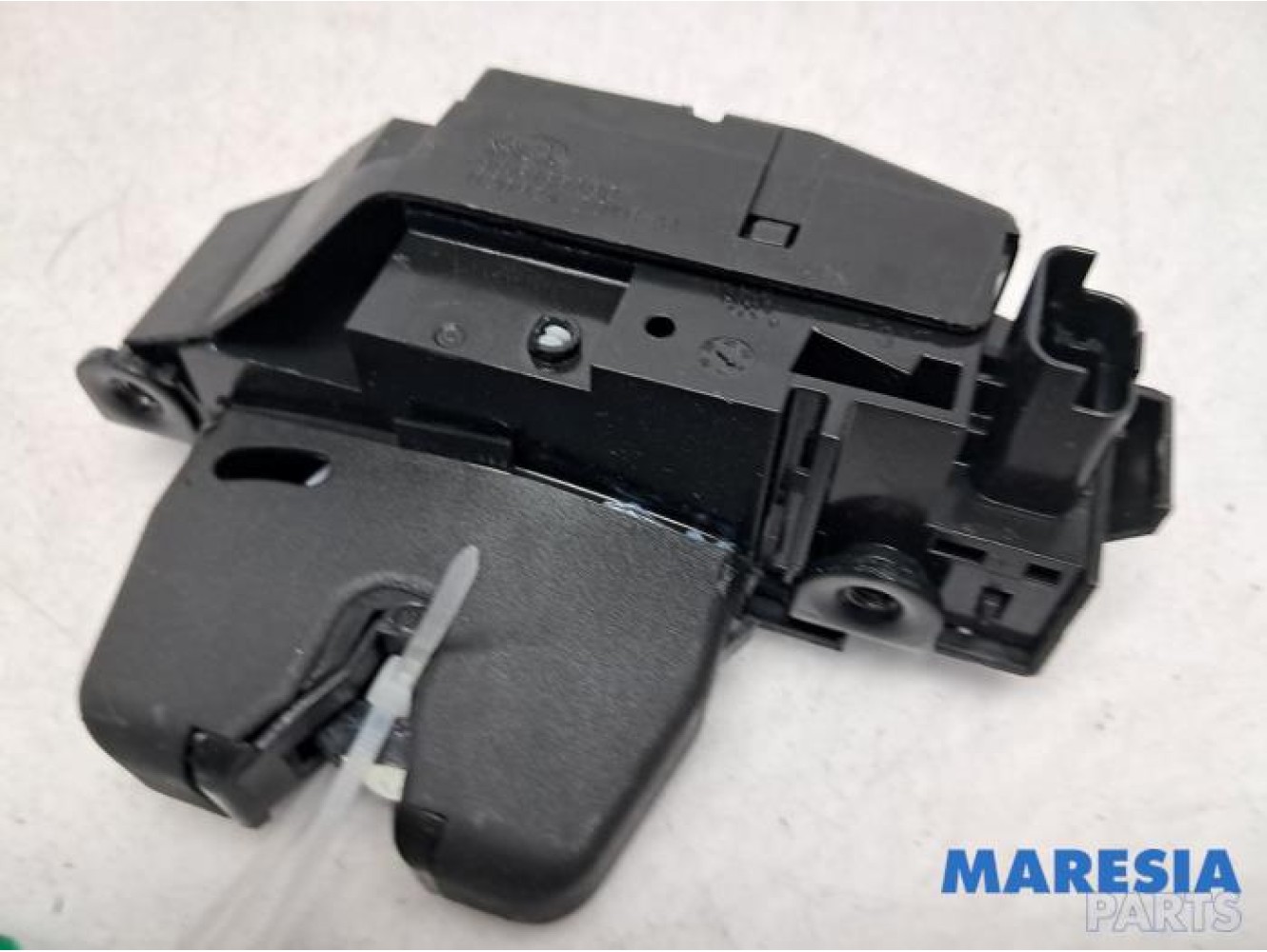Peugeot - 208 - Tailgate lock mechanism