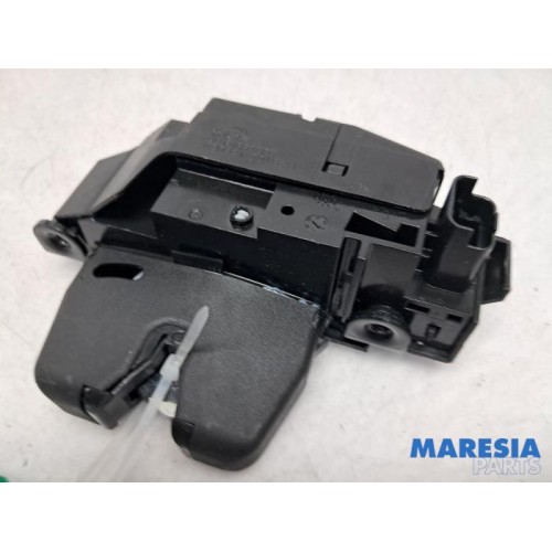 Peugeot - 208 - Tailgate lock mechanism