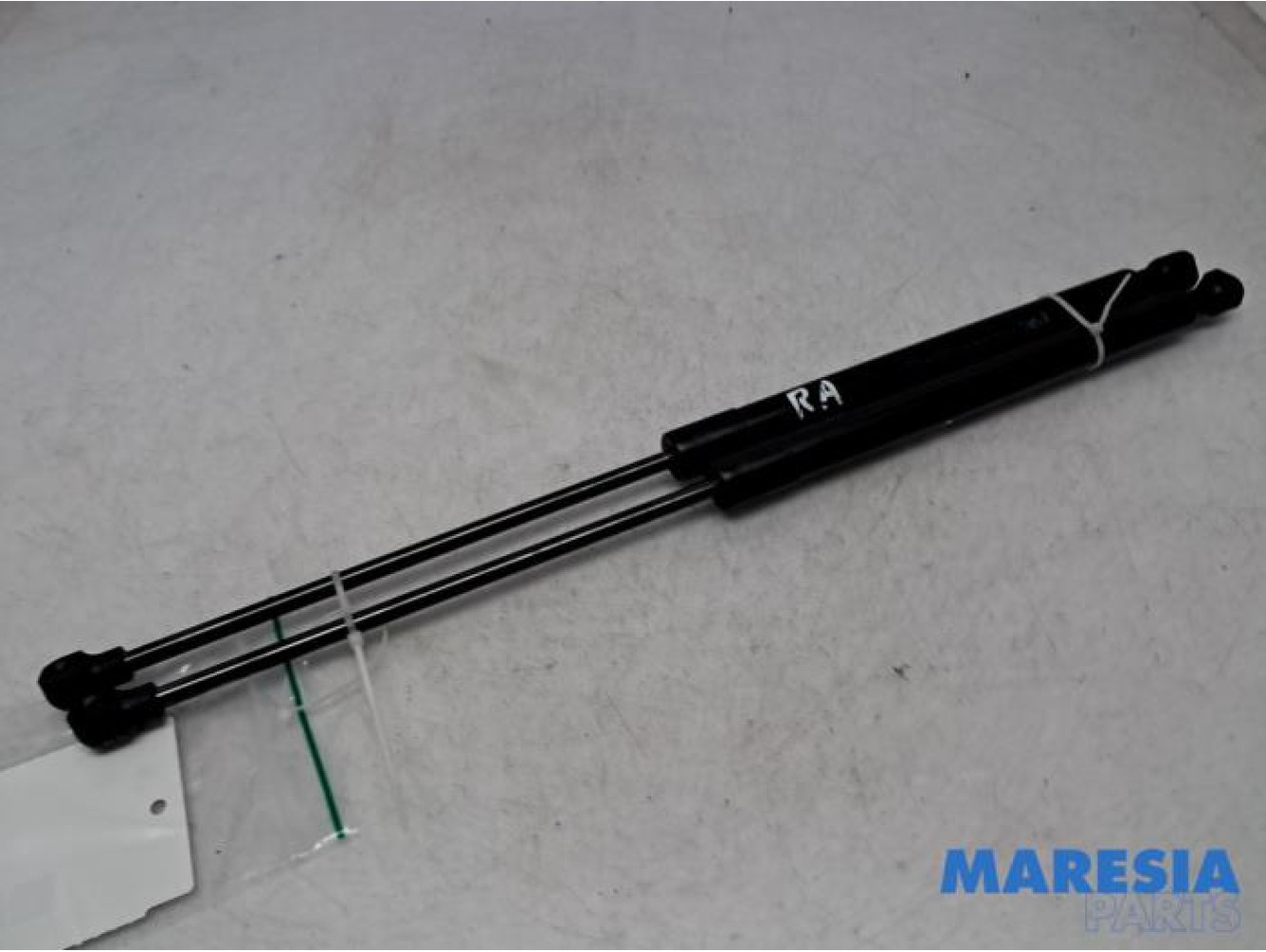 Peugeot - 208 - Set of tailgate gas struts