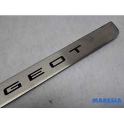 Peugeot - 208 - Afdeklijst dorpel links