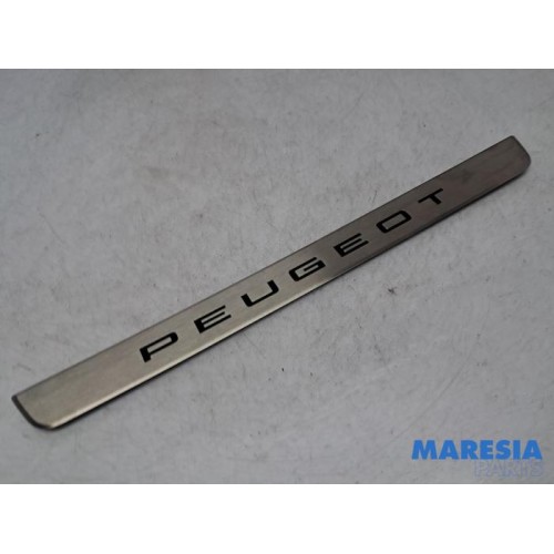 Peugeot - 208 - Door sill left