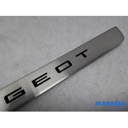 Peugeot - 208 - Marche-pied (list de couverture) droite