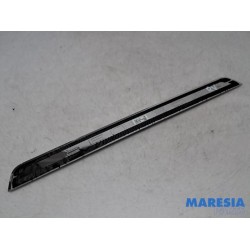 Peugeot - 208 - Marche-pied (list de couverture) droite
