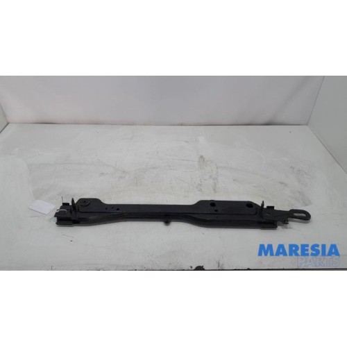 Renault - Scenic - Radiator bar