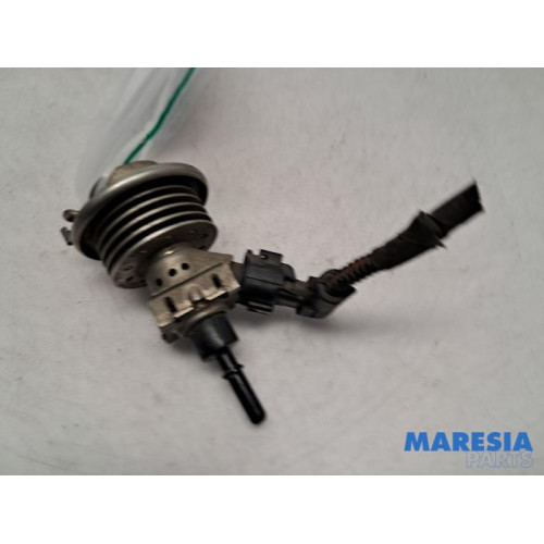 Opel - Vivaro - Adblue Injector