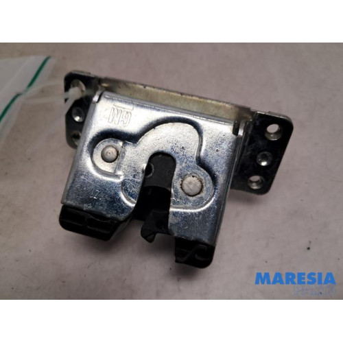 Opel - Vivaro - Tailgate lock mechanism