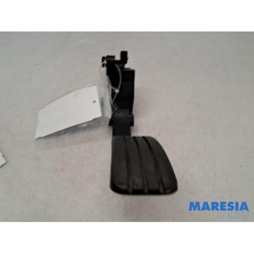 Opel - Vivaro - Accelerator pedal