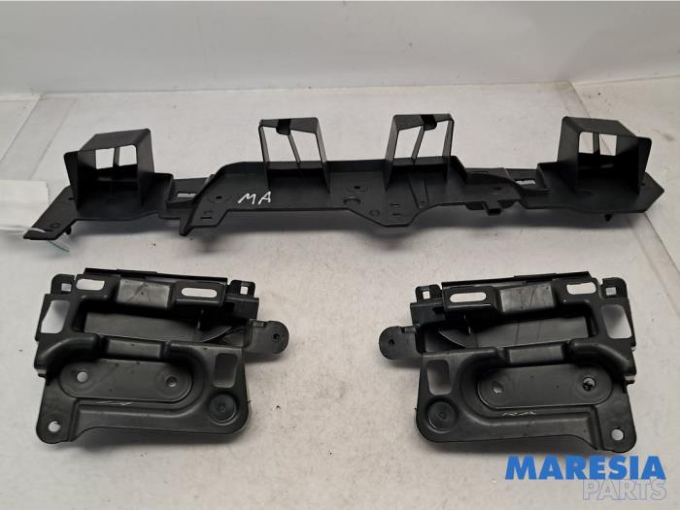 Peugeot - 208 - Rear bumper bracket central