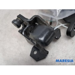Peugeot - Partner - Sliding door roller, right