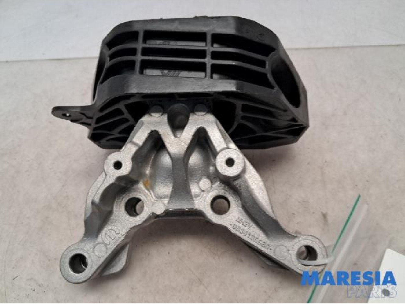 Peugeot - 208 - Engine mount