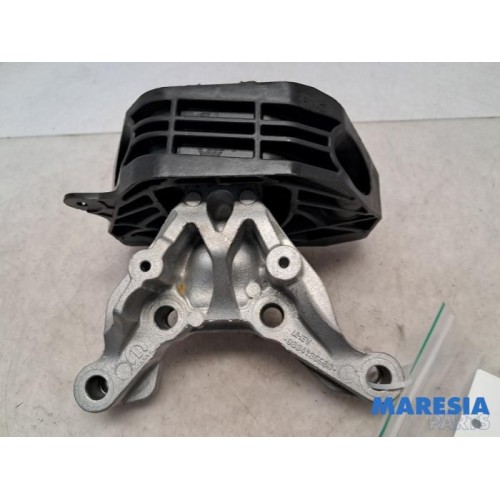 Peugeot - 208 - Engine mount