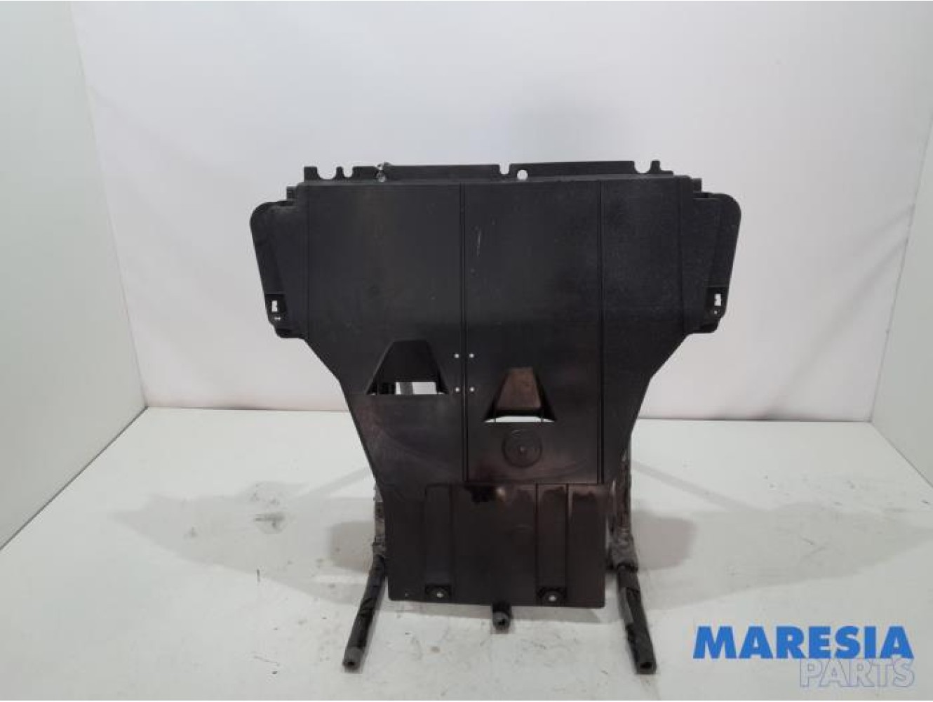Renault - Megane - Engine protection panel
