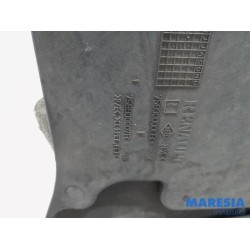 Renault - Megane - Engine protection panel