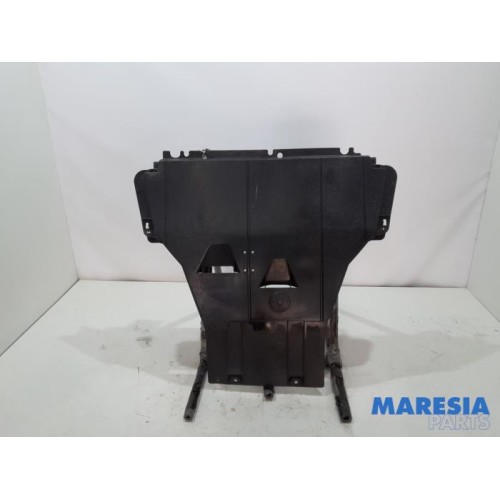 Renault - Megane - Engine protection panel