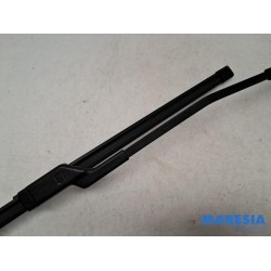 Alfa Romeo - Giulietta - Front wiper arm