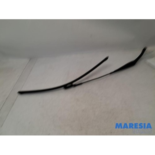 Alfa Romeo - Giulietta - Front wiper arm