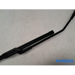 Alfa Romeo - Giulietta - Front wiper arm