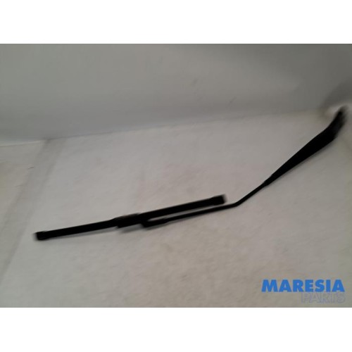 Alfa Romeo - Giulietta - Front wiper arm