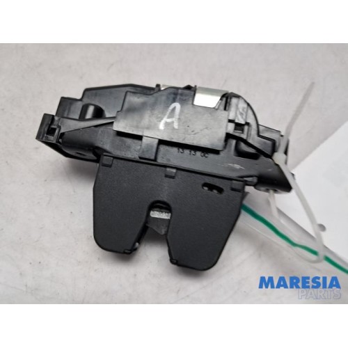 Peugeot - Partner - Tailgate lock mechanism