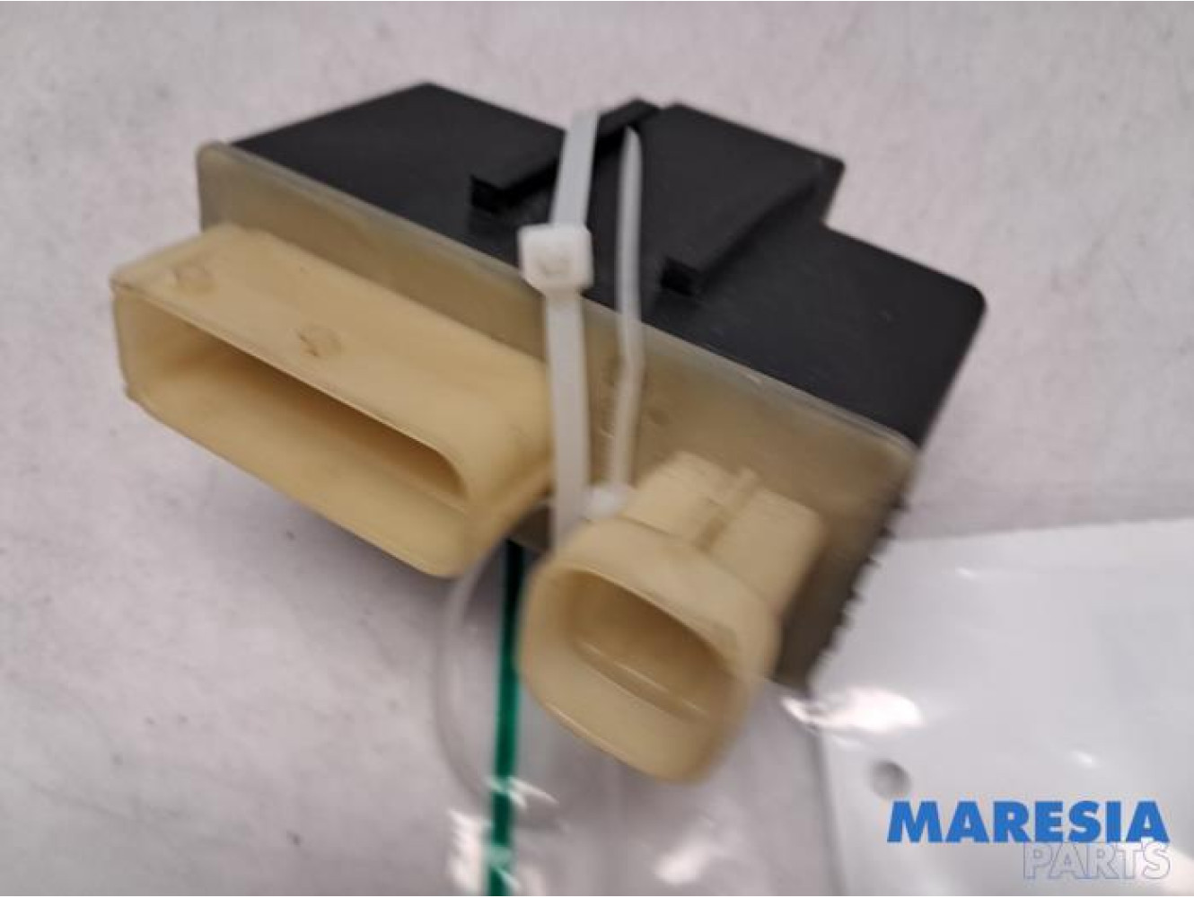 Peugeot - Partner - Glow plug relay