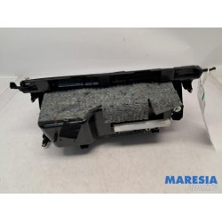 Alfa Romeo - Giulia - Glovebox