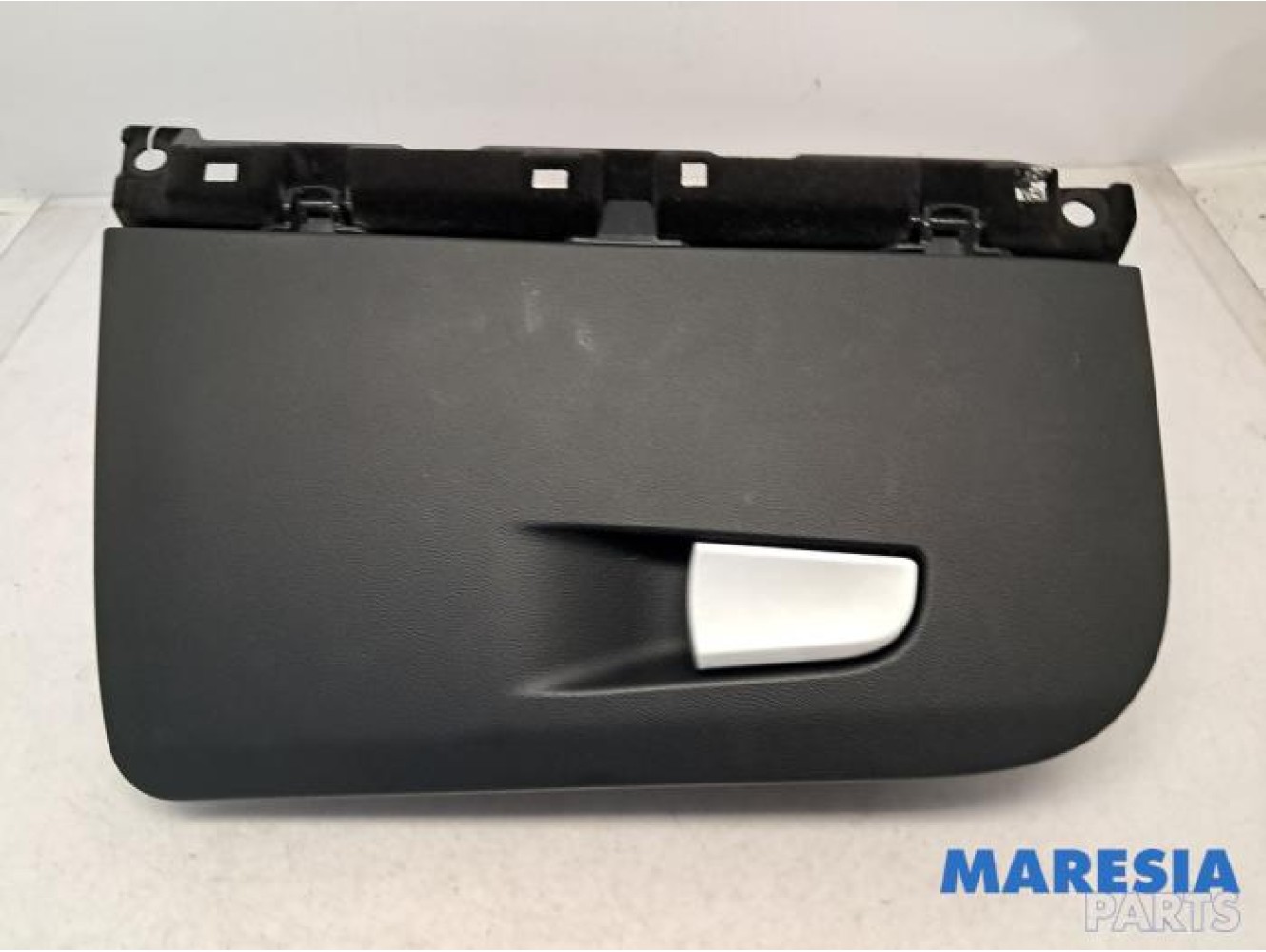 Alfa Romeo - Giulia - Glovebox