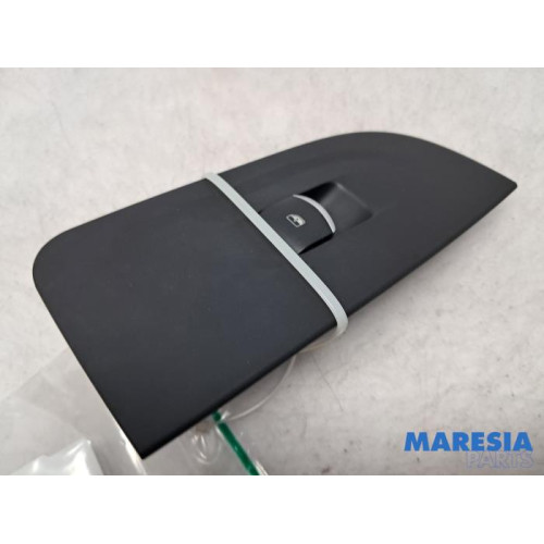 Alfa Romeo - Giulia - Electric window switch