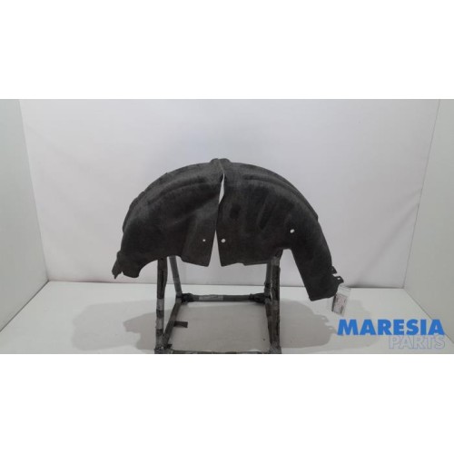 Renault - Scenic - Wheel arch liner