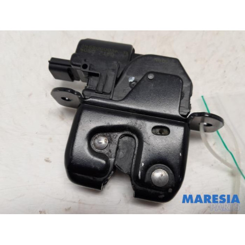 Renault - Megane - Tailgate lock mechanism