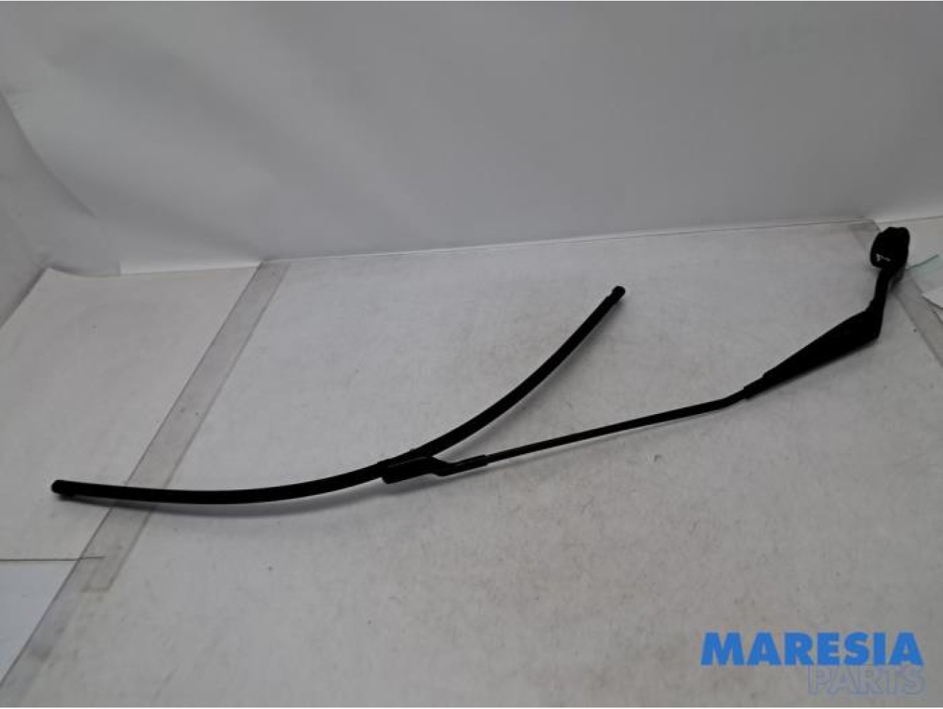 Renault - Scenic - Front wiper arm