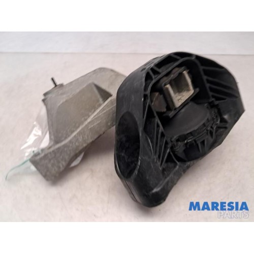 Renault - Scenic - Engine mount
