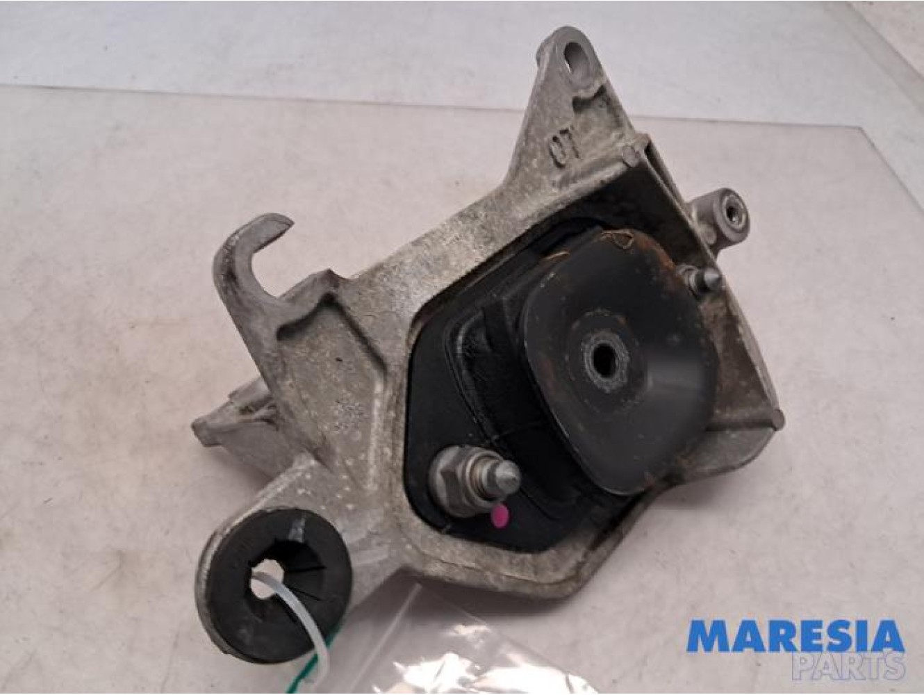 Renault - Scenic - Engine mount
