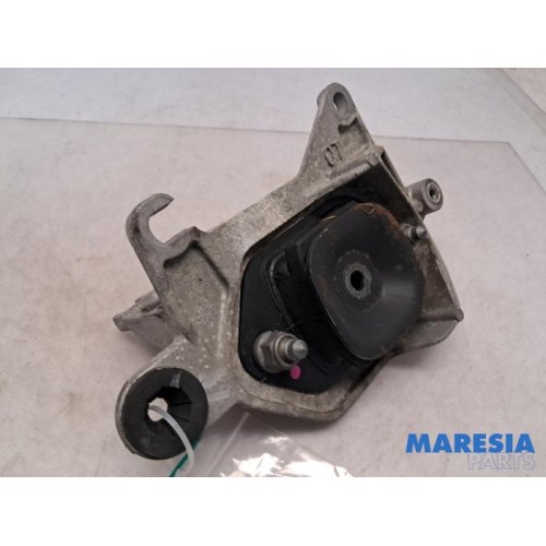 Renault - Scenic - Engine mount