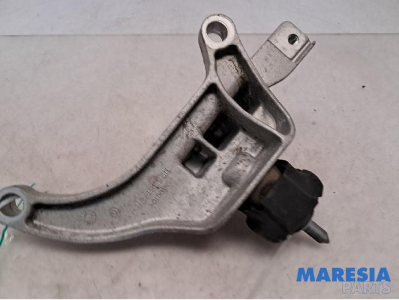 Renault - Scenic - Engine mount