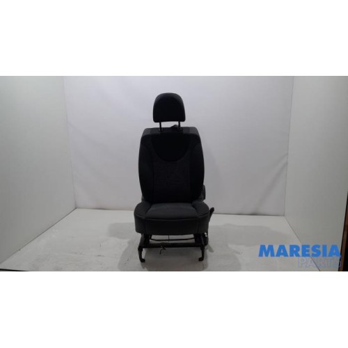Toyota - Pro-Ace - Seat, left